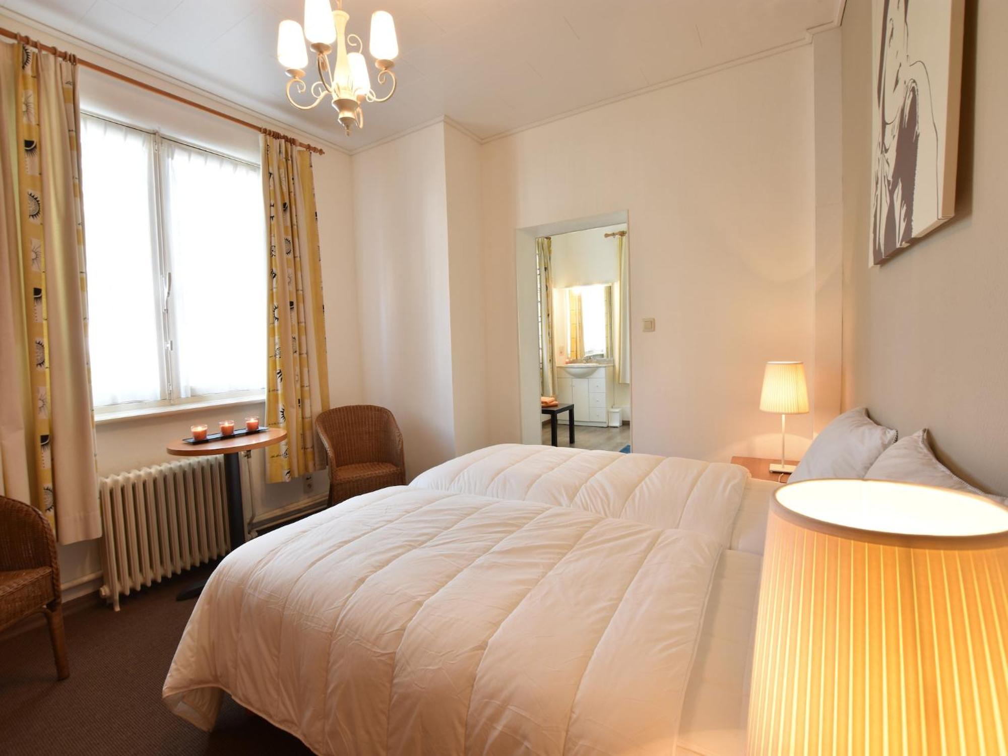 Former Hotel In The Centre And At 50 Metres From The Beach In Panne 德帕内 外观 照片