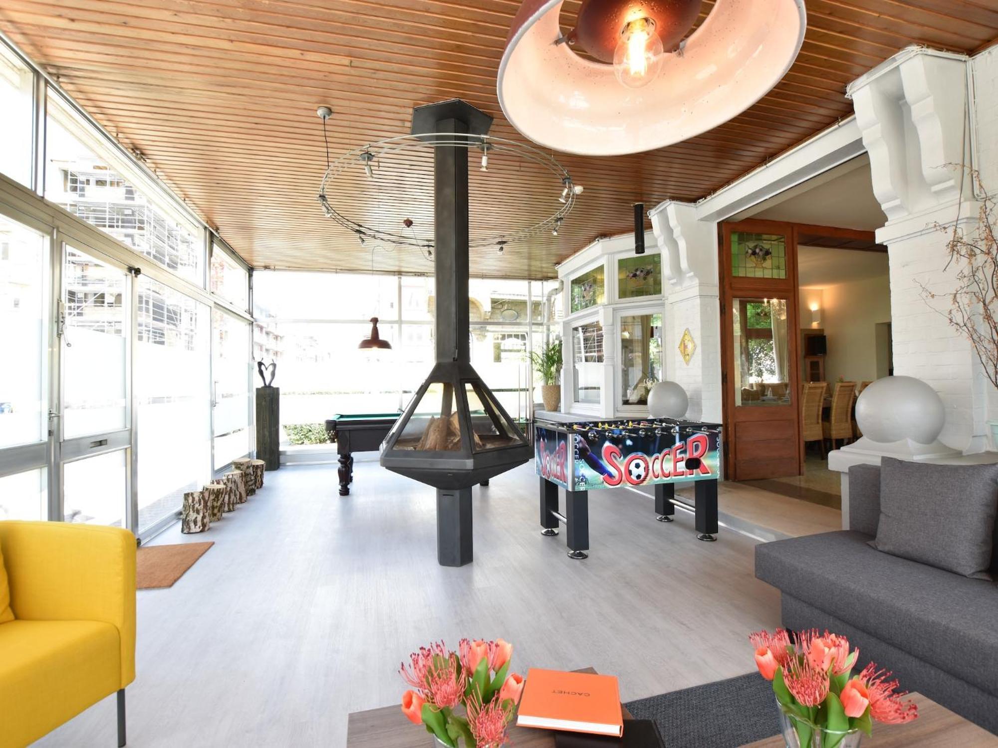 Former Hotel In The Centre And At 50 Metres From The Beach In Panne 德帕内 外观 照片