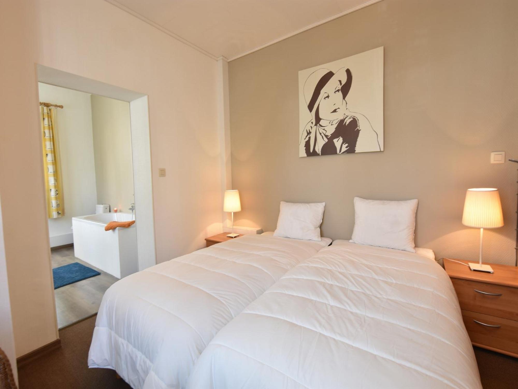 Former Hotel In The Centre And At 50 Metres From The Beach In Panne 德帕内 外观 照片