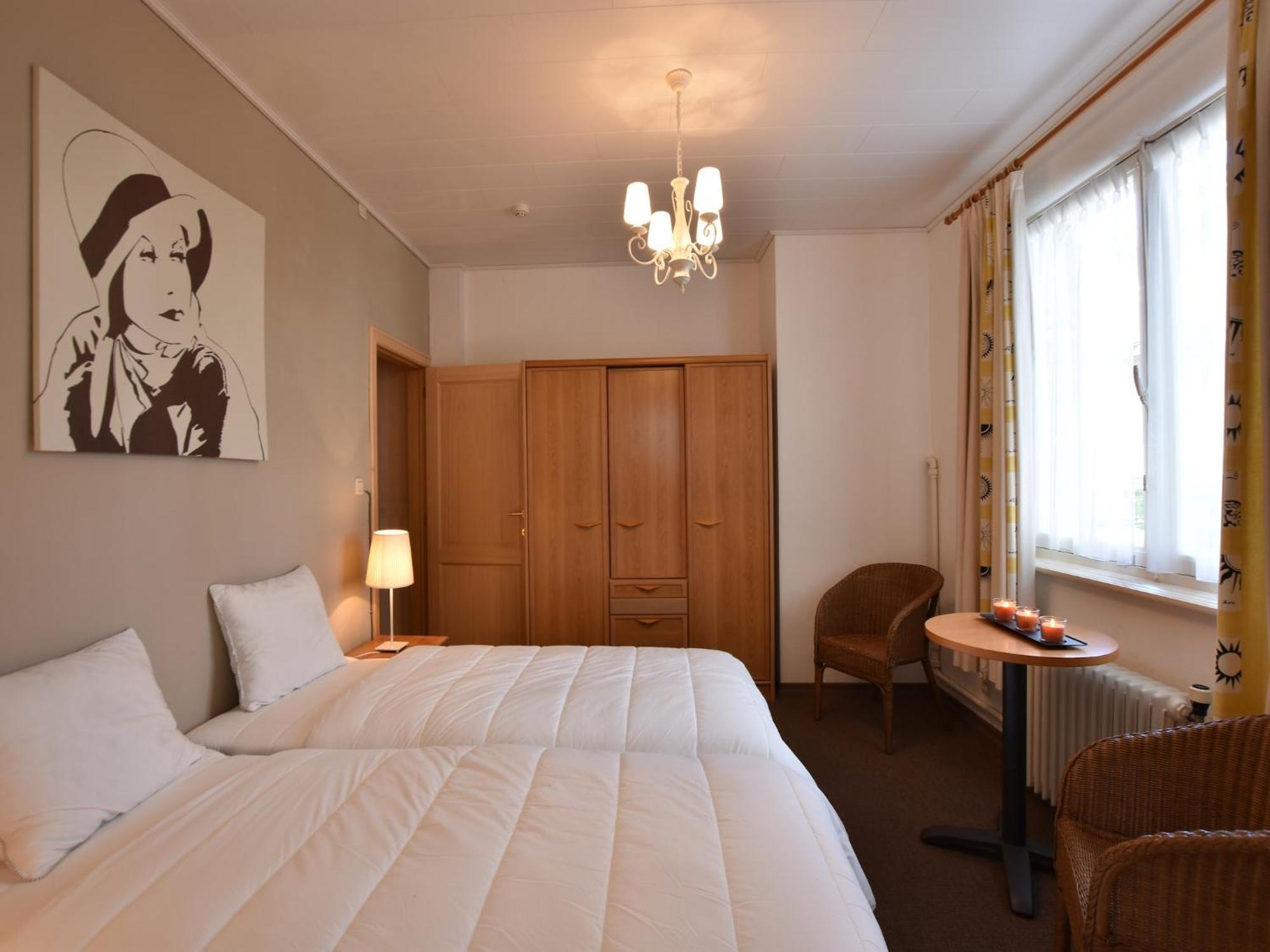 Former Hotel In The Centre And At 50 Metres From The Beach In Panne 德帕内 外观 照片