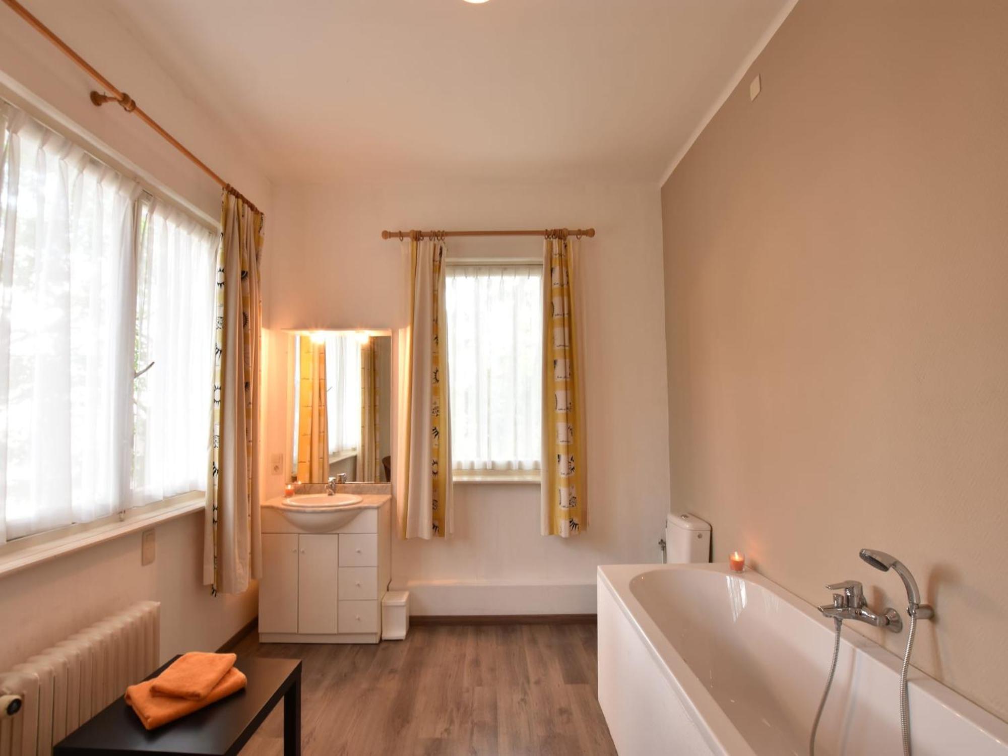 Former Hotel In The Centre And At 50 Metres From The Beach In Panne 德帕内 外观 照片