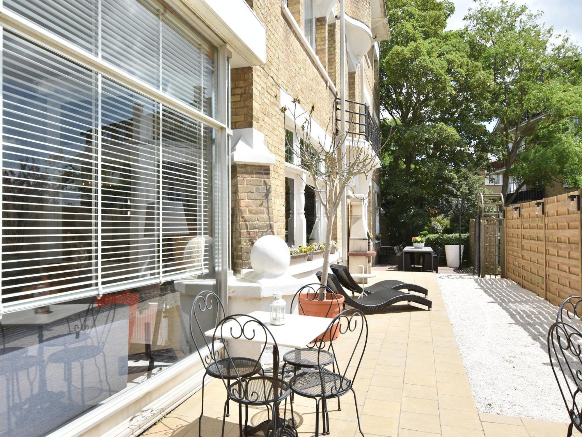 Former Hotel In The Centre And At 50 Metres From The Beach In Panne 德帕内 外观 照片