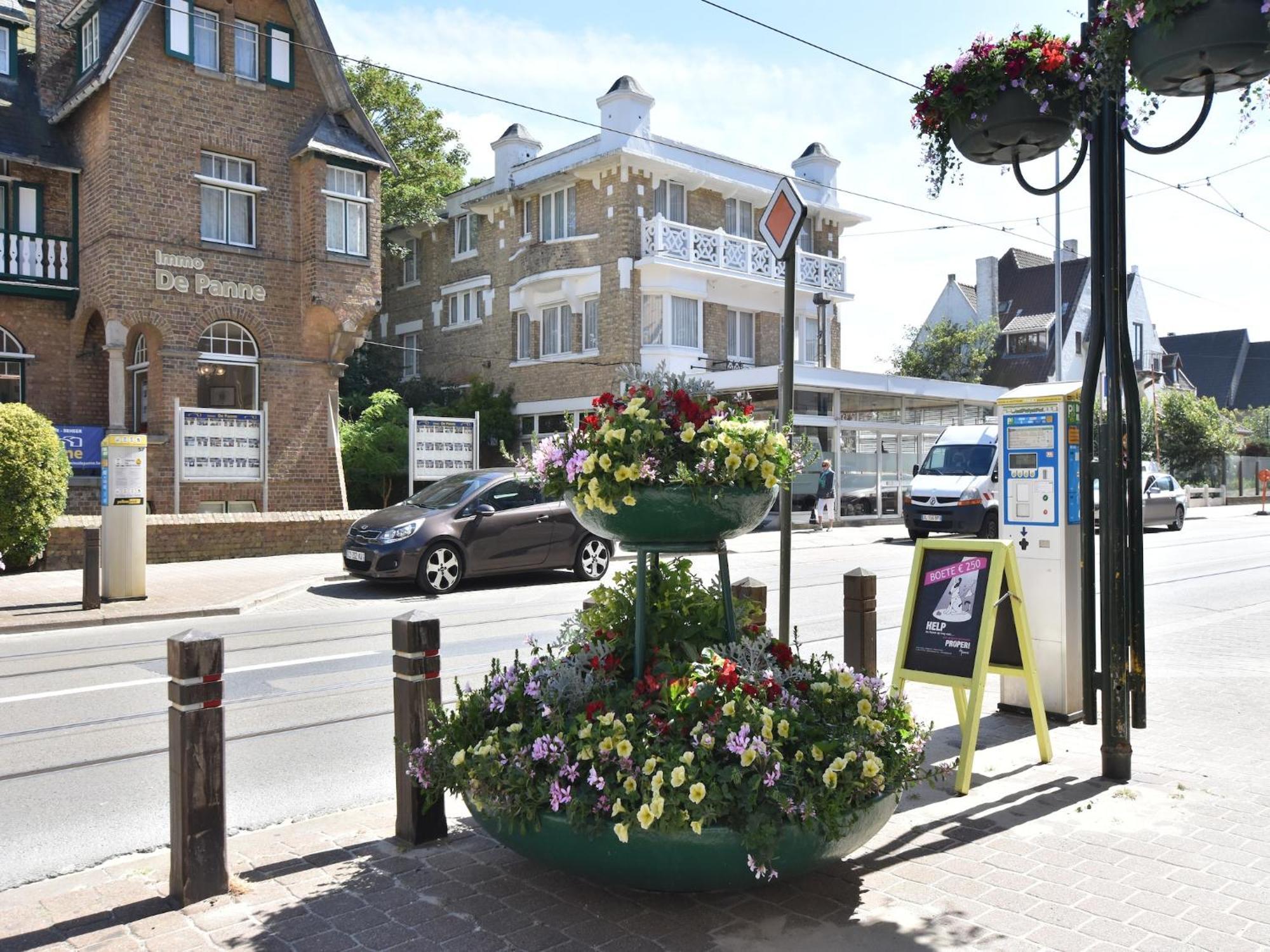 Former Hotel In The Centre And At 50 Metres From The Beach In Panne 德帕内 外观 照片
