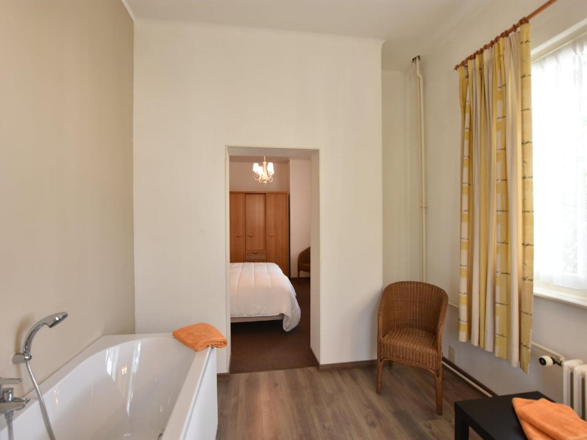 Former Hotel In The Centre And At 50 Metres From The Beach In Panne 德帕内 外观 照片