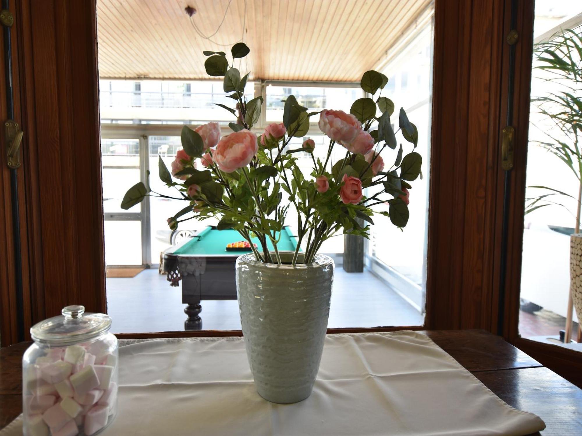 Former Hotel In The Centre And At 50 Metres From The Beach In Panne 德帕内 外观 照片
